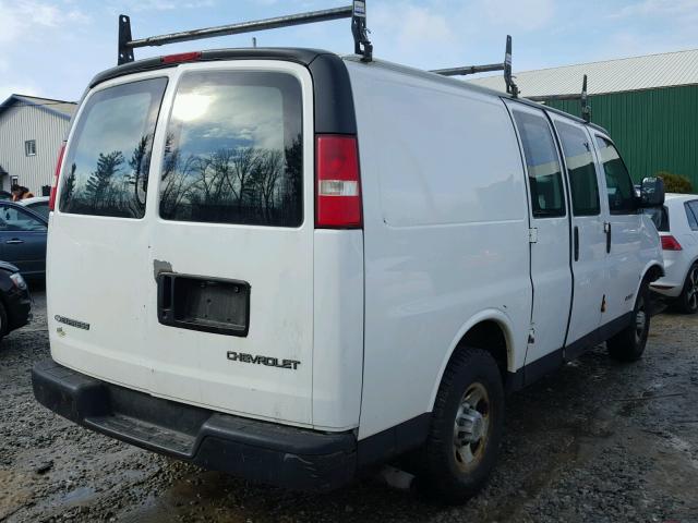 1GCGG25V141181751 - 2004 CHEVROLET EXPRESS G2 WHITE photo 4