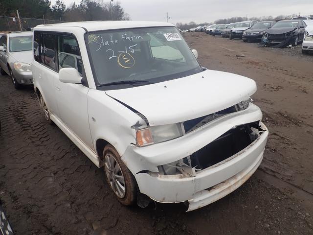 JTLKT324854027095 - 2005 TOYOTA SCION XB WHITE photo 1