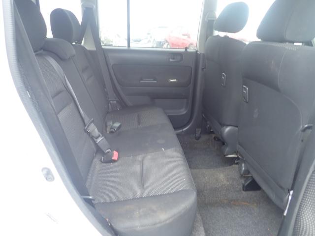 JTLKT324854027095 - 2005 TOYOTA SCION XB 白色 照片 6