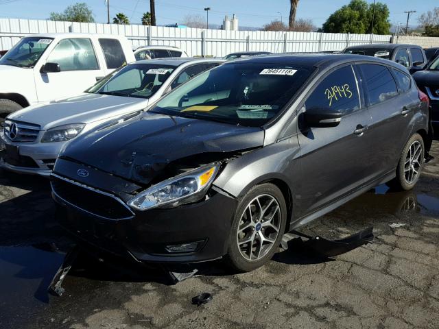 1FADP3K24GL259974 - 2016 FORD FOCUS SE GRAY photo 2