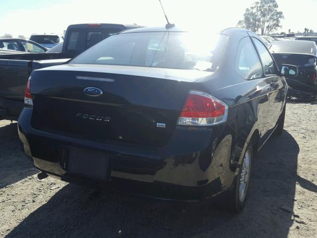 1FAHP33NX8W174776 - 2008 FORD FOCUS SE BLACK photo 4