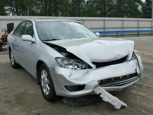 4T1BF32K05U605655 - 2005 TOYOTA CAMRY LE SILVER photo 1