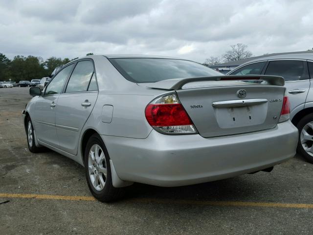 4T1BF32K05U605655 - 2005 TOYOTA CAMRY LE SILVER photo 3