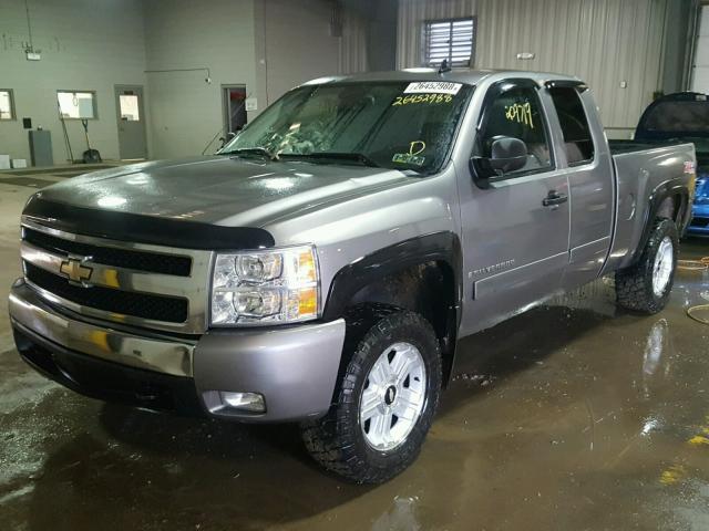 2GCEK19J071546748 - 2007 CHEVROLET SILVERADO SILVER photo 2