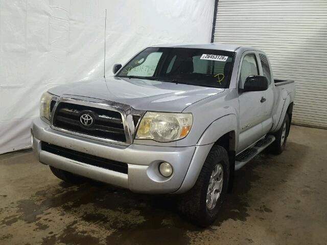 5TEUU42N66Z317313 - 2006 TOYOTA TACOMA ACC SILVER photo 2