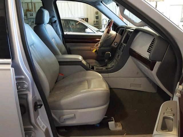 5LMEU88H85ZJ03178 - 2005 LINCOLN AVIATOR 银色 照片 5