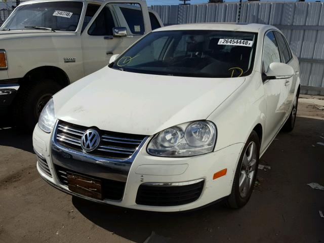 3VWRZ71K28M109619 - 2008 VOLKSWAGEN JETTA SE WHITE photo 2