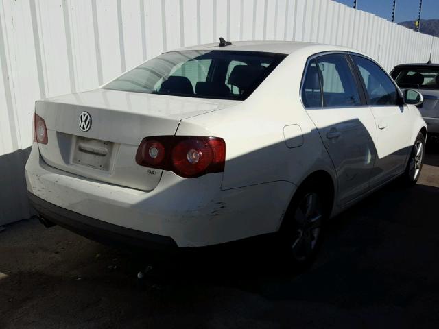 3VWRZ71K28M109619 - 2008 VOLKSWAGEN JETTA SE WHITE photo 4