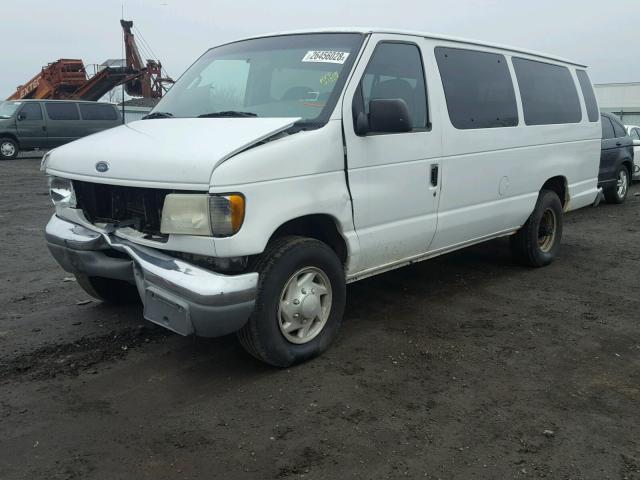 1FBSS31L11HB30440 - 2001 FORD ECONOLINE WHITE photo 2