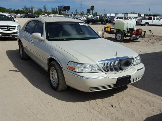 1LNHM83W54Y635319 - 2004 LINCOLN TOWN CAR U BEIGE photo 1