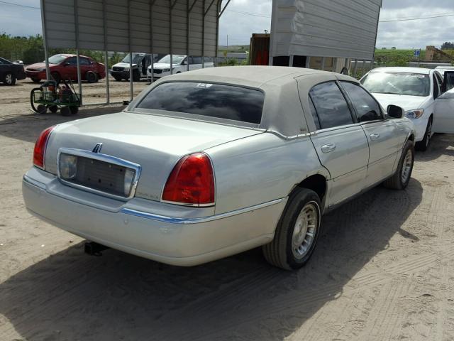 1LNHM83W54Y635319 - 2004 LINCOLN TOWN CAR U BEIGE photo 4