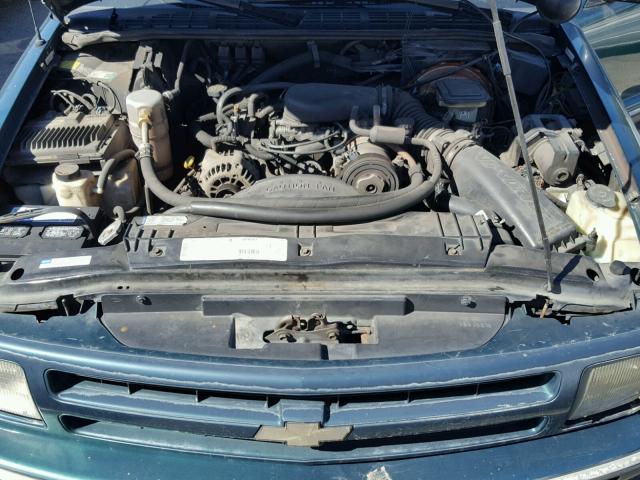 1GNCS13W9V2151063 - 1997 CHEVROLET BLAZER GREEN photo 7