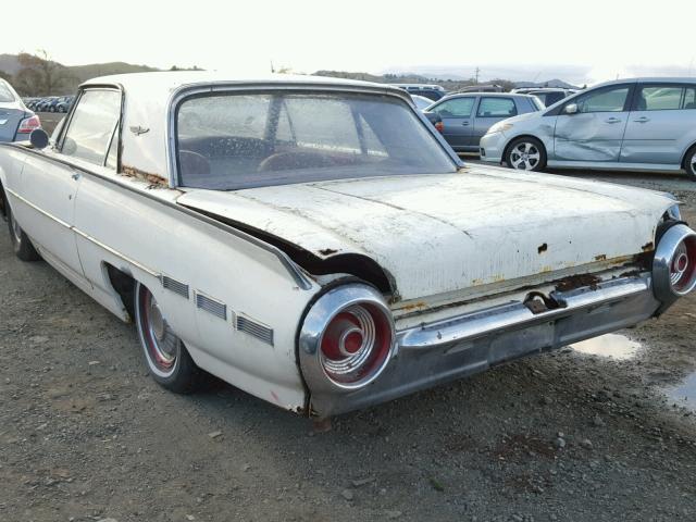 2Y83Z138650 - 1962 FORD THUNDERBIR CREAM photo 3