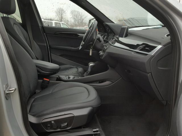 WBXHT3C36H5F73300 - 2017 BMW X1 XDRIVE2 SILVER photo 5