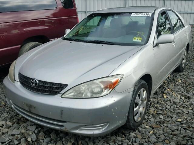 4T1BE32K34U812042 - 2004 TOYOTA CAMRY LE SILVER photo 2