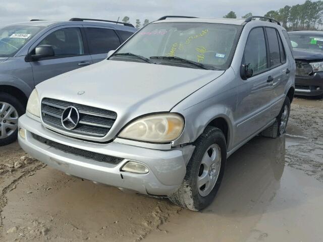 4JGAB54E92A320556 - 2002 MERCEDES-BENZ ML 320 SILVER photo 2