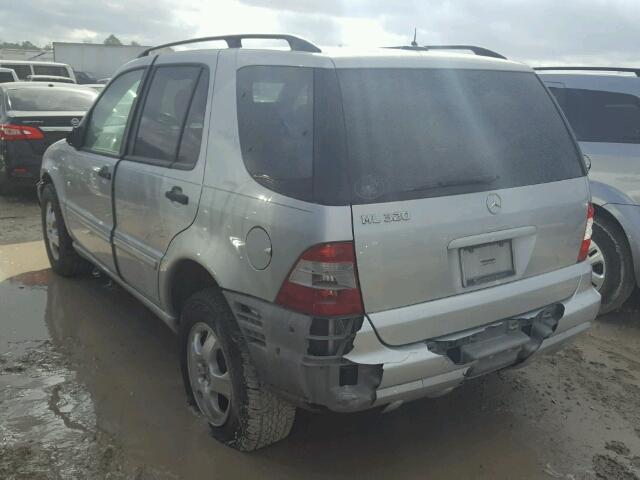 4JGAB54E92A320556 - 2002 MERCEDES-BENZ ML 320 SILVER photo 3