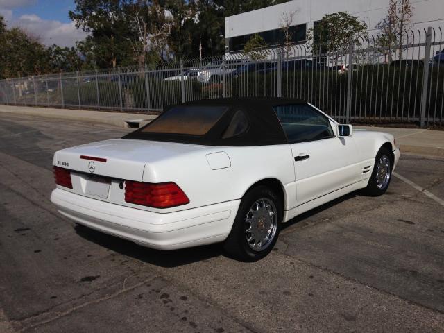 WDBFA67F1TF129059 - 1996 MERCEDES-BENZ SL 500 WHITE photo 4