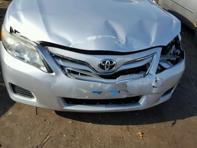 4T1BF3EK7BU184444 - 2011 TOYOTA CAMRY BASE SILVER photo 9