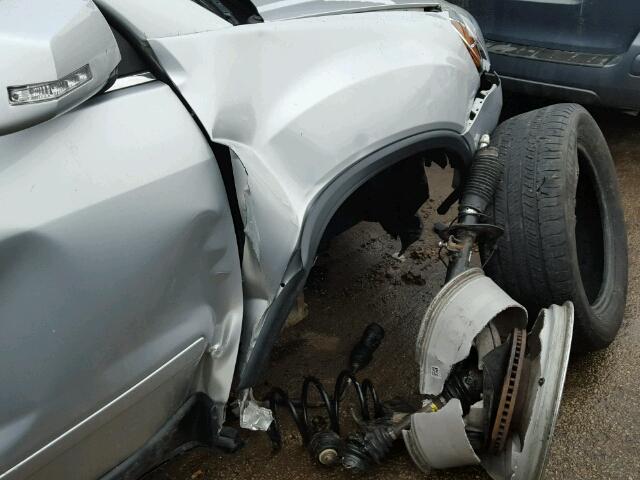 1GKLRMED4AJ184672 - 2010 GMC ACADIA SLT SILVER photo 9