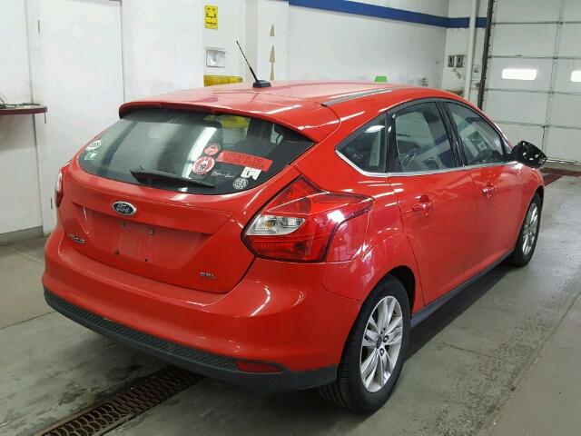 1FAHP3M23CL371996 - 2012 FORD FOCUS SEL RED photo 4