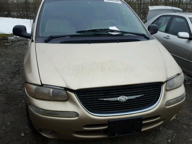 1C4GP54L5YB539936 - 2000 CHRYSLER TOWN & COU TAN photo 9