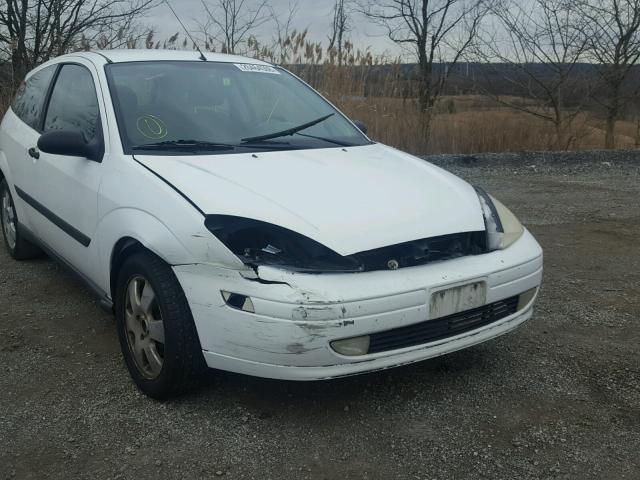 3FAFP31371R158925 - 2001 FORD FOCUS ZX3 WHITE photo 9