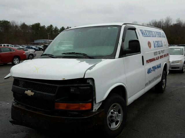 1GCGG25V871195778 - 2007 CHEVROLET EXPRESS G2 WHITE photo 2