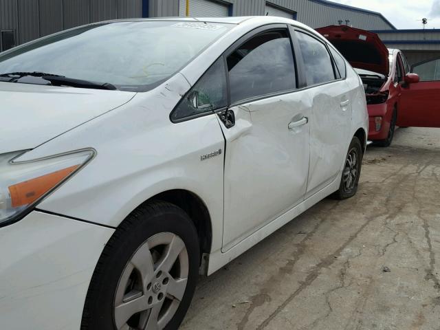 JTDKN3DU8A0101653 - 2010 TOYOTA PRIUS WHITE photo 9