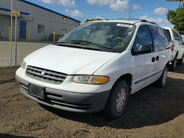 2P4GP25R0WR631922 - 1998 PLYMOUTH VOYAGER WHITE photo 2