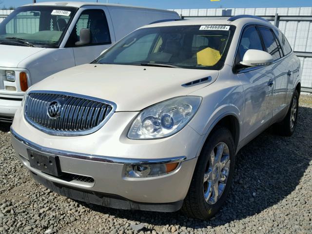 5GAEV237X8J100710 - 2008 BUICK ENCLAVE CX WHITE photo 2