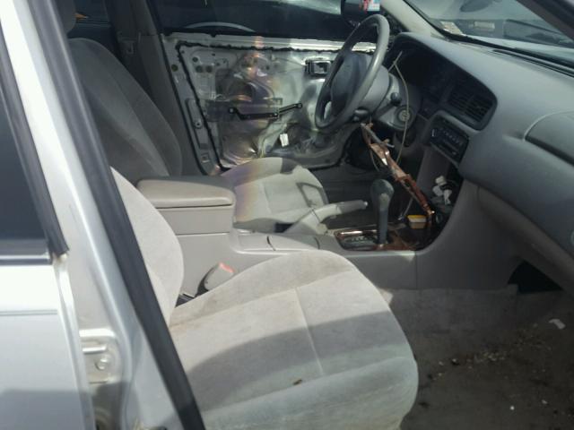 1N4DL01D61C217388 - 2001 NISSAN ALTIMA XE SILVER photo 5