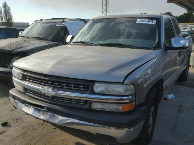 2GCEC19V0Y1375596 - 2000 CHEVROLET SILVERADO GRAY photo 2