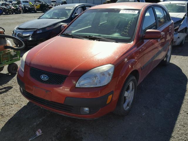 KNADE163566070879 - 2006 KIA RIO 5 RED photo 2