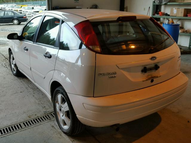 3FAFP37NX5R104775 - 2005 FORD FOCUS ZX5 WHITE photo 3