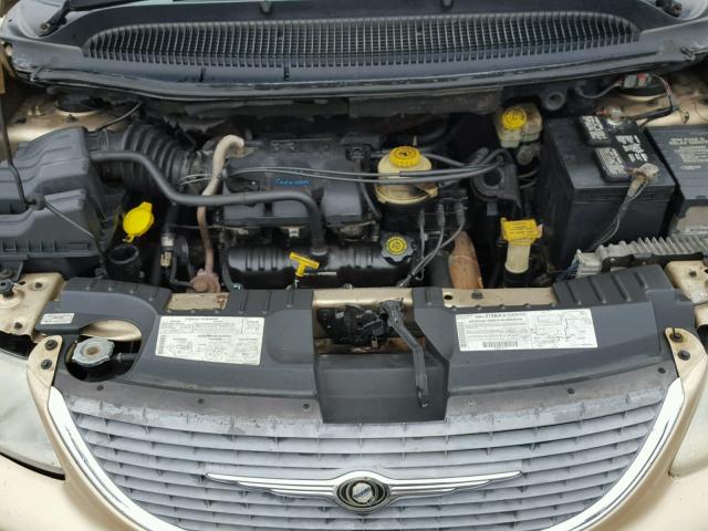 2C8GP44G01R165514 - 2001 CHRYSLER TOWN & COU GOLD photo 7