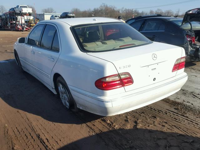 WDBJF65J0YB110021 - 2000 MERCEDES-BENZ E 320 WHITE photo 3