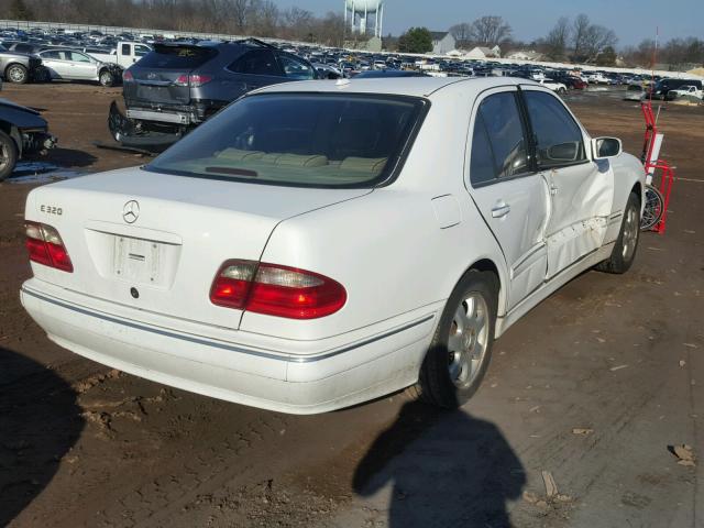 WDBJF65J0YB110021 - 2000 MERCEDES-BENZ E 320 WHITE photo 4