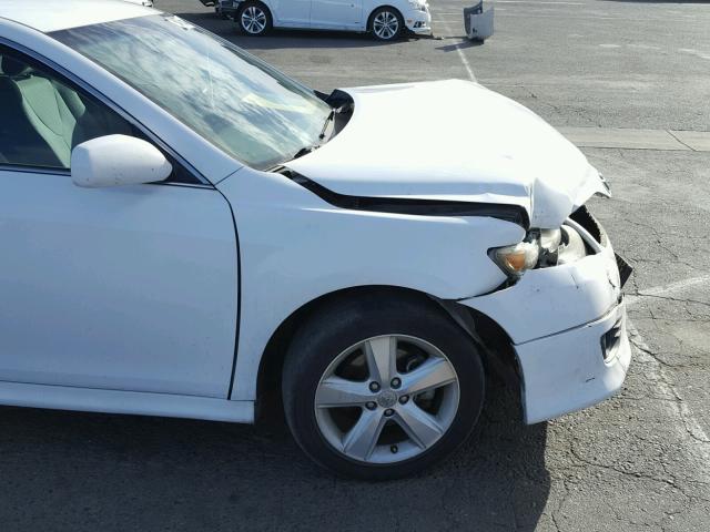 4T1BF3EK2BU739168 - 2011 TOYOTA CAMRY BASE WHITE photo 9