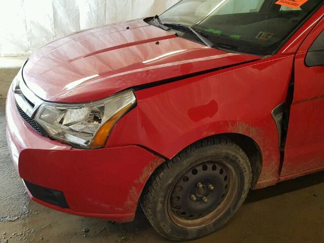 1FAHP35NX8W224394 - 2008 FORD FOCUS SE RED photo 9