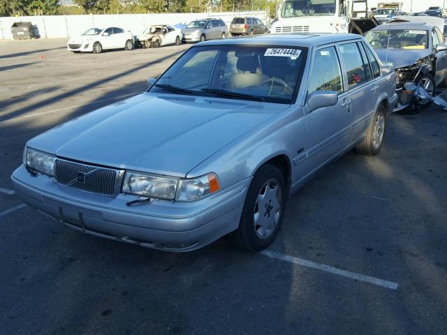 YV1KS960XW1132677 - 1998 VOLVO S90 SILVER photo 2