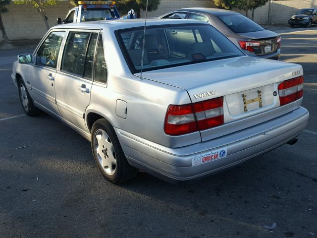 YV1KS960XW1132677 - 1998 VOLVO S90 SILVER photo 3