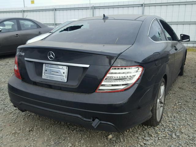 WDDGJ4HB6DF960957 - 2013 MERCEDES-BENZ C250 BLACK photo 4