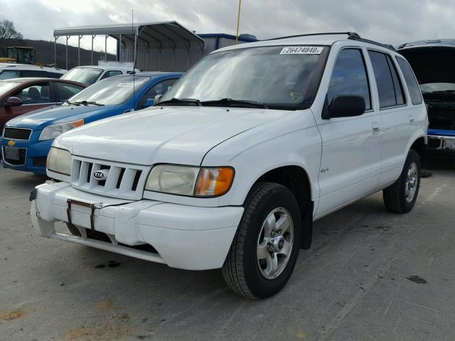 KNDJA723325127395 - 2002 KIA SPORTAGE WHITE photo 2