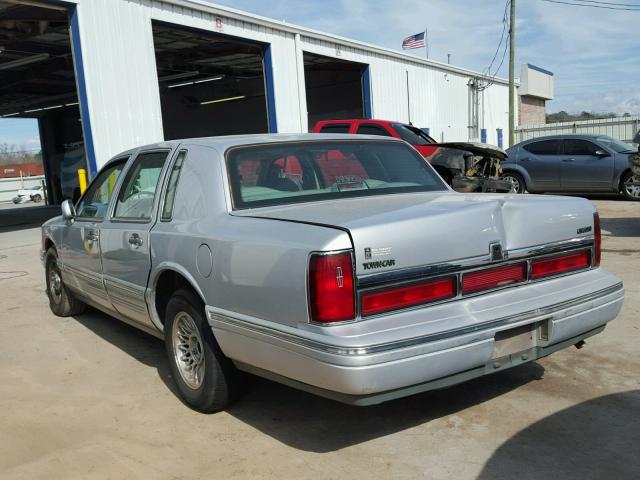 1LNLM81W7VY641749 - 1997 LINCOLN TOWN CAR E SILVER photo 3