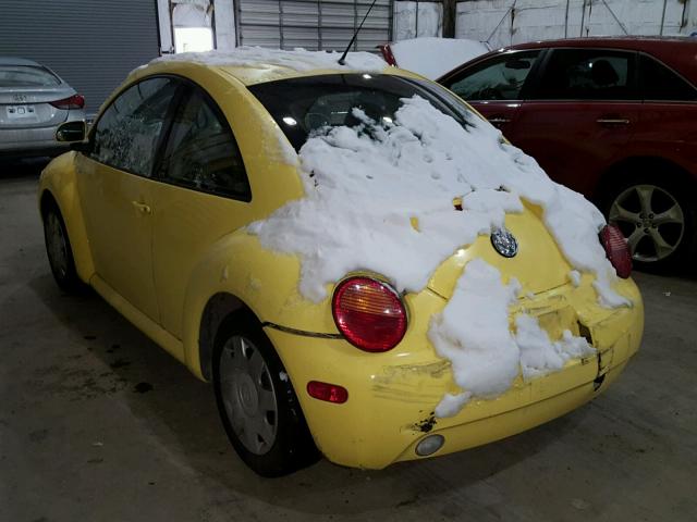 3VWCC21C3YM427123 - 2000 VOLKSWAGEN NEW BEETLE 黄色 照片 3