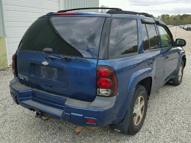 1GNDT13SX62183715 - 2006 CHEVROLET TRAILBLAZE BLUE photo 4