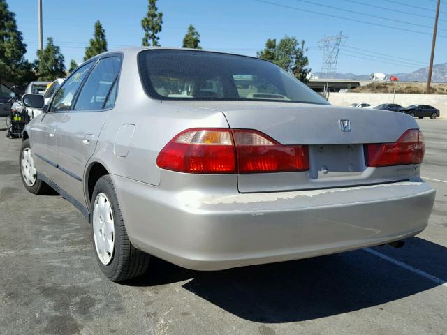 1HGCG6651XA003624 - 1999 HONDA ACCORD LX SILVER photo 3