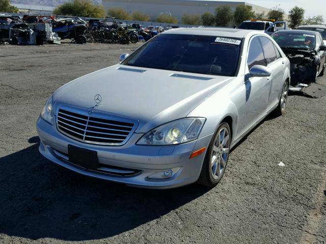 WDDNG71X57A097387 - 2007 MERCEDES-BENZ S 550 SILVER photo 2