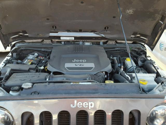 1C4BJWFG3EL293332 - 2014 JEEP WRANGLER U GRAY photo 7